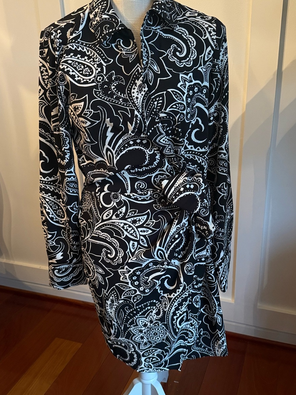 Rachel Zoe Black and White Paisley Long Sleeve Wrap Dress